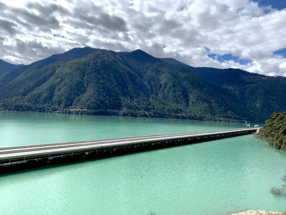 林芝网红水上公路