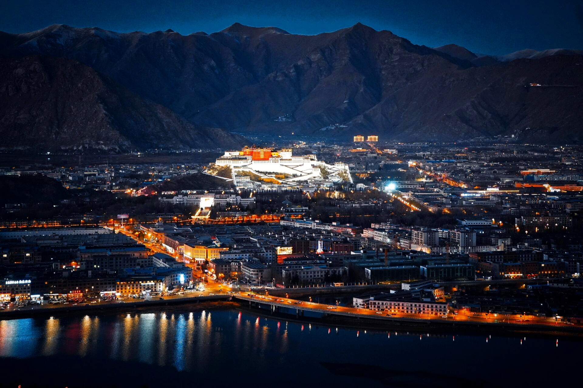 拉萨夜景 拉萨夜景