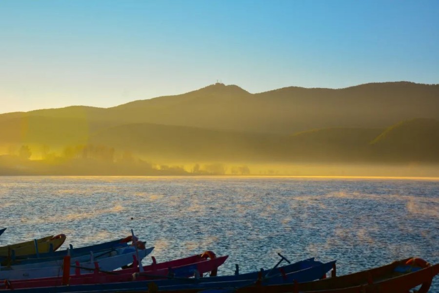泸沽湖船